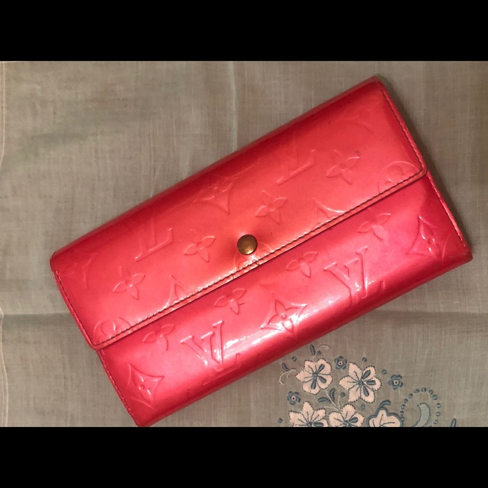 Authentic Louis Vuitton Rose Mono Vernis Wallet
